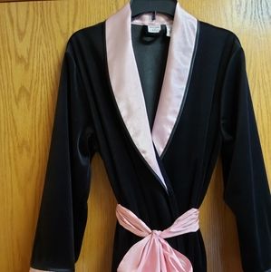 Robe Black Velvet with Pink trim. Small/Medium